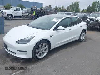 2023 Tesla Model 3 z VIN 5YJ3E1EA8PF437584, wystawiony jako IAAI lot #42112679 z przebiegiem 52 574 mil mil oraz . Historia ofert i sprzedaży dostępna na DreamBid. Obrazek 2.