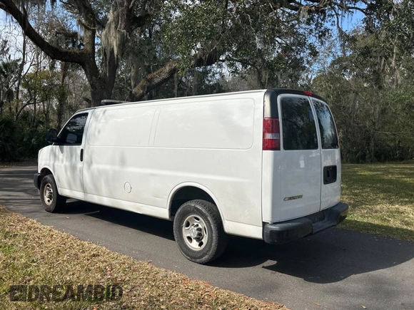 2020 Chevrolet Express Cargo Van with VIN 1GCWGBFP4L1136829, listed as a Copart auction lot 43995485 with 107,384 mi miles and Clean Title. Bid and sale history available at carsss.com. Image 3.