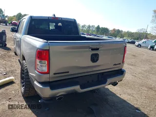 2019 Ram 1500 Big Horn z VIN 1C6SRFFT6KN733556, wystawiony jako IAAI lot #42151868 z przebiegiem 54 222 mil mil oraz . Historia ofert i sprzedaży dostępna na DreamBid. Obrazek 16.