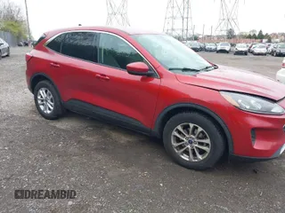 2020 Ford Escape SE z VIN 1FMCU9G63LUA88955, wystawiony jako IAAI lot #42015716 z przebiegiem 48 505 mil mil oraz . Historia ofert i sprzedaży dostępna na DreamBid. Obrazek 1.