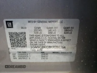 2019 Chevrolet Tahoe LT z VIN 1GNSCBKC8KR396364, wystawiony jako Copart lot #49660755 z przebiegiem 129 014 mil mil oraz Szkoda całkowita • Salvage title. Historia ofert i sprzedaży dostępna na DreamBid. Obrazek 13.