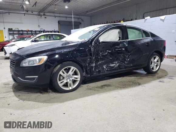 2015 Volvo S60 T5 Premier z VIN YV1612TK1F2332441, wystawiony jako Copart lot #89086705 z przebiegiem Nie podano mil oraz Szkoda całkowita • Salvage title. Historia ofert i sprzedaży dostępna na DreamBid. Obrazek 1.