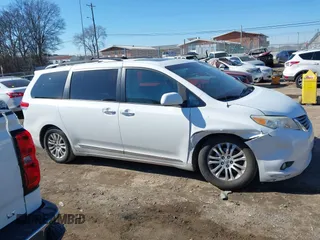 2013 Toyota Sienna XLE AAS z VIN 5TDYK3DC6DS372819, wystawiony jako IAAI lot #41395777 z przebiegiem 181 526 mil mil oraz . Historia ofert i sprzedaży dostępna na DreamBid. Obrazek 13.