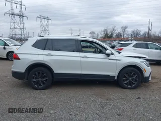 2023 Volkswagen Tiguan SE z VIN 3VV2B7AX8PM062519, wystawiony jako IAAI lot #41541819 z przebiegiem 93 873 mil mil oraz . Historia ofert i sprzedaży dostępna na DreamBid. Obrazek 13.