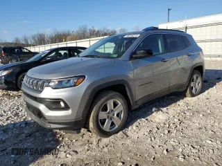 2022 Jeep Compass Latitude with VIN 3C4NJDBB1NT164487, listed as a Copart auction lot 46248215 with 39,276 mi miles and Salvage title. Bid and sale history available at DreamBid. Image 1.