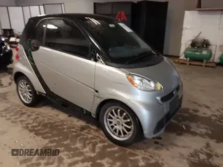 2014 Smart fortwo Pure with VIN WMEEJ3BA1EK728739, listed as a IAAI auction lot 41911785 with 120,688 mi miles and . Bid and sale history available at DreamBid. Image 1.