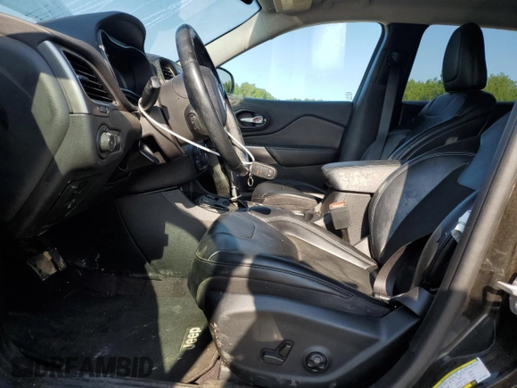 2019 Jeep Cherokee Latitude Plus z VIN 1C4PJLLB9KD176454, wystawiony jako Copart lot #59999685 z przebiegiem 148 113 mil mil oraz Szkoda całkowita • Salvage title. Historia ofert i sprzedaży dostępna na DreamBid. Obrazek 7.