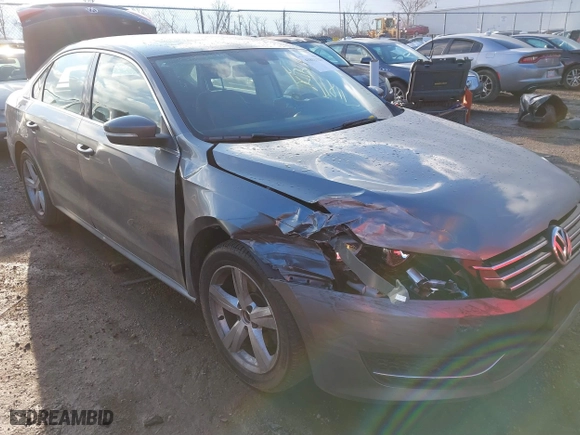 2013 Volkswagen Passat SE with VIN 1VWBP7A33DC025563, listed as a IAAI auction lot 41811324 with 238,800 mi miles. Bid and sale history available at carsss.com. Image 1.