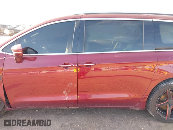 2021 Chrysler Pacifica Touring L z VIN 2C4RC1BG9MR588605, wystawiony jako IAAI lot #41830744 z przebiegiem 106 937 mil mil oraz . Historia ofert i sprzedaży dostępna na DreamBid. Obrazek 14.
