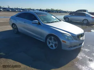 2011 Mercedes-Benz E-Class E 350 with VIN WDDKJ5GB8BF079692, listed as a IAAI auction lot 40794197 with 187,563 mi miles. Bid and sale history available at carsss.com. Image 1.