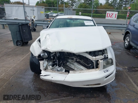2006 Ford Mustang GT Deluxe z VIN 1ZVFT82H865246421, wystawiony jako IAAI lot #42007809 z przebiegiem 205 896 mil mil oraz . Historia ofert i sprzedaży dostępna na DreamBid. Obrazek 12.