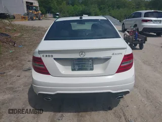 2013 Mercedes-Benz C 300 Sport z VIN WDDGF8AB7DR273519, wystawiony jako IAAI lot #42236450 z przebiegiem 92 851 mil mil oraz . Historia ofert i sprzedaży dostępna na DreamBid. Obrazek 16.