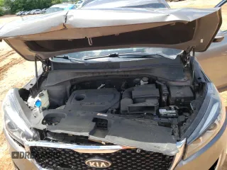 2017 Kia Sorento LX z VIN 5XYPG4A35HG297508, wystawiony jako Copart lot #56898275 z przebiegiem 137 498 mil mil oraz Szkoda całkowita • Salvage title. Historia ofert i sprzedaży dostępna na DreamBid. Obrazek 12.