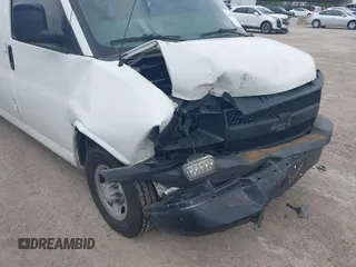 2016 Chevrolet Express Cargo z VIN 1GCWGBFF2G1138592, wystawiony jako IAAI lot #42500515 z przebiegiem Nie podano mil oraz . Historia ofert i sprzedaży dostępna na DreamBid. Obrazek 6.