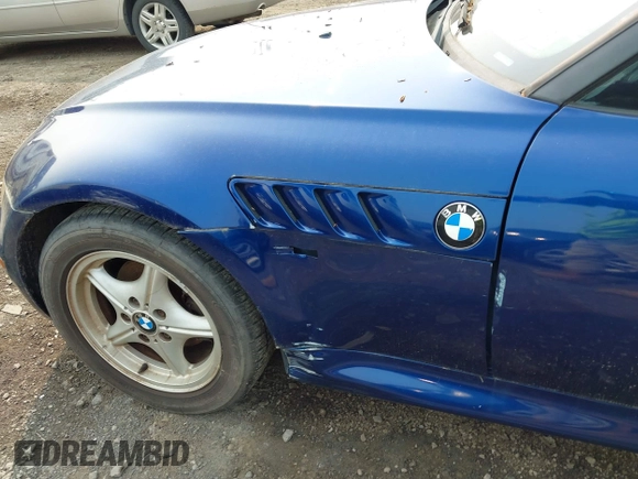 1996 BMW 3 Series Z3 1.9 z VIN 4USCH7327TLB72781, wystawiony jako IAAI lot #42422169 z przebiegiem Nie podano mil oraz . Historia ofert i sprzedaży dostępna na DreamBid. Obrazek 6.