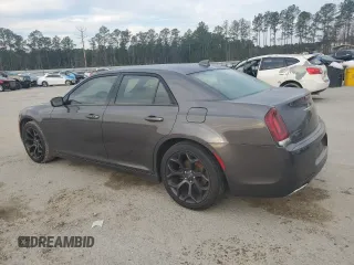2019 Chrysler 300 S z VIN 2C3CCABG5KH585486, wystawiony jako Copart lot #48126285 z przebiegiem 131 088 mil mil oraz Szkoda całkowita • Salvage title. Historia ofert i sprzedaży dostępna na DreamBid. Obrazek 2.