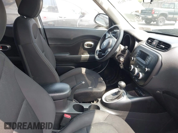2015 Kia Soul z VIN KNDJN2A26F7212967, wystawiony jako IAAI lot #42370638 z przebiegiem 131 821 mil mil oraz . Historia ofert i sprzedaży dostępna na DreamBid. Obrazek 5.