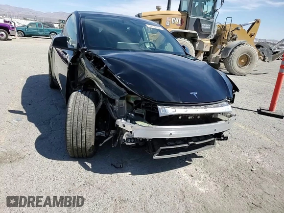 2024 Tesla Model Y Long Range z VIN 7SAYGAEE3RF089122, wystawiony jako Copart lot #52732035 z przebiegiem 15 486 mil mil oraz Szkoda całkowita • Salvage title. Historia ofert i sprzedaży dostępna na DreamBid. Obrazek 14.