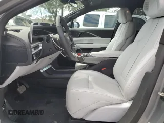 2024 Cadillac LYRIQ Luxury z VIN 1GYKPRRK6RZ104038, wystawiony jako Copart lot #51623145 z przebiegiem Nie podano mil oraz Szkody całkowita. Historia ofert i sprzedaży dostępna na DreamBid. Obrazek 7.