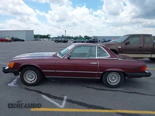 1985 Mercedes-Benz 380 z VIN WDBBA45C0FA026342, wystawiony jako IAAI lot #42197536 z przebiegiem 116 373 mil mil oraz . Historia ofert i sprzedaży dostępna na DreamBid. Obrazek 14.