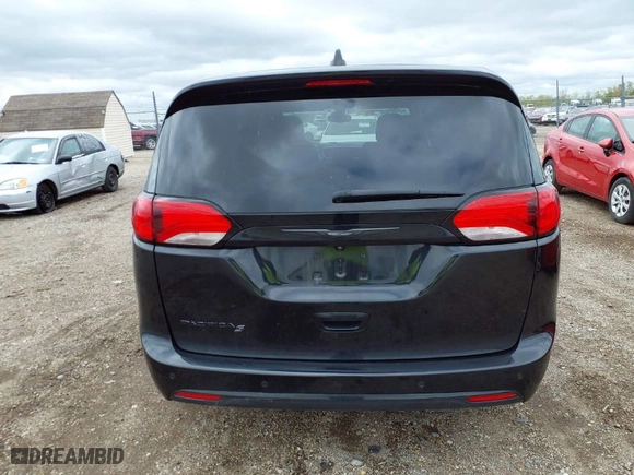 2018 Chrysler Pacifica Touring Plus with VIN 2C4RC1FG9JR351697, listed as a IAAI auction lot 42077064 with 176,644 mi miles. Bid and sale history available at carsss.com. Image 16.
