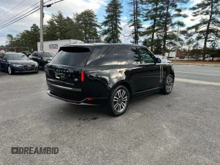 2023 Land Rover Range Rover SE z VIN SALKP9E70PA017747, wystawiony jako Copart lot #45363235 z przebiegiem 39 043 mil mil oraz Czysty tytuł • Clean title. Historia ofert i sprzedaży dostępna na DreamBid. Obrazek 4.