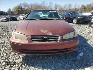2000 Toyota Camry CE z VIN 4T1BG22K4YU645684, wystawiony jako Copart lot #50883715 z przebiegiem 263 664 mil mil oraz Szkoda całkowita • Salvage title. Historia ofert i sprzedaży dostępna na DreamBid. Obrazek 5.