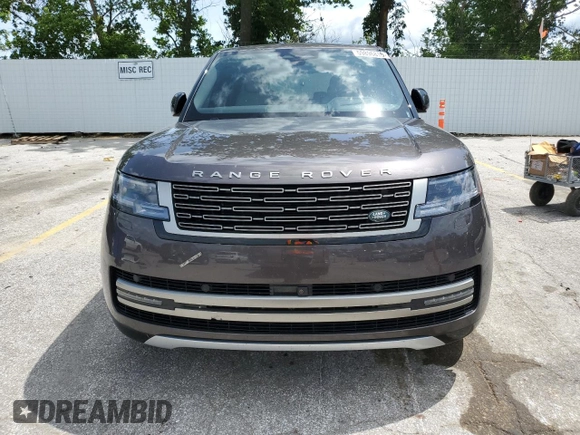 2024 Land Rover Range Rover SE with VIN SALKP9FUXRA203643, listed as a Copart auction lot 59896815 with 39,806 mi miles and Salvage title. Bid and sale history available at DreamBid. Image 5.