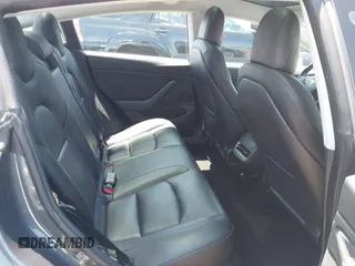 2018 Tesla Model 3 Long Range Battery z VIN 5YJ3E1EB8JF105886, wystawiony jako IAAI lot #42268190 z przebiegiem 80 917 mil mil oraz . Historia ofert i sprzedaży dostępna na DreamBid. Obrazek 8.