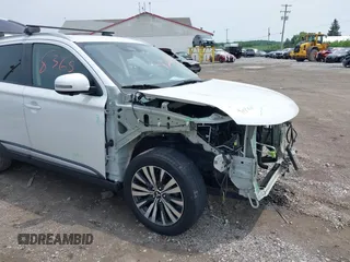 2020 Mitsubishi Outlander SE z VIN JA4AD3A33LZ006114, wystawiony jako IAAI lot #42288365 z przebiegiem 87 153 mil mil oraz . Historia ofert i sprzedaży dostępna na DreamBid. Obrazek 6.