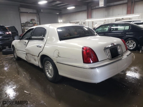 2002 Lincoln Town Car Sig. with VIN 1LNHM82W72Y655487, listed as a Copart auction lot 82911284 with 145,337 mi miles and Salvage Title. Bid and sale history available at carsss.com. Image 2.