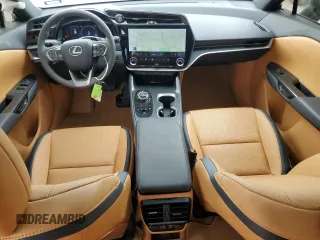 2024 Lexus RZ 300e Premium z VIN JTJABABB1RA007692, wystawiony jako Copart lot #55031875 z przebiegiem 3741 mil mil oraz Szkody całkowita. Historia ofert i sprzedaży dostępna na DreamBid. Obrazek 8.