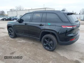 2024 Jeep Grand Cherokee Limited z VIN 1C4RJHBG6RC697148, wystawiony jako IAAI lot #41902772 z przebiegiem 8 082 mil mil oraz . Historia ofert i sprzedaży dostępna na DreamBid. Obrazek 3.