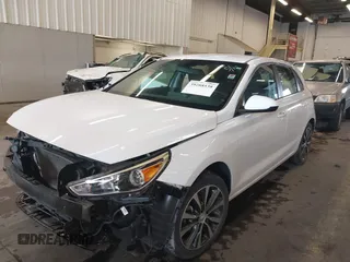 2018 Hyundai Elantra z VIN KMHH35LE0JU029275, wystawiony jako IAAI lot #39288538 z przebiegiem 17 937 mil mil oraz . Historia ofert i sprzedaży dostępna na DreamBid. Obrazek 2.