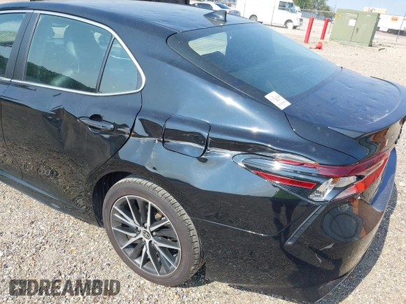 2022 Toyota Camry SE with VIN 4T1T11AK8NU700019, listed as a IAAI auction lot 40134654 with 34,662 mi miles. Bid and sale history available at carsss.com. Image 6.