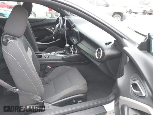 2017 Chevrolet Camaro 1LT z VIN 1G1FB1RXXH0142127, wystawiony jako IAAI lot #41731901 z przebiegiem 87 961 mil mil oraz . Historia ofert i sprzedaży dostępna na DreamBid. Obrazek 5.