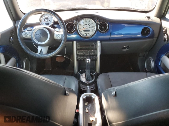 2008 MINI Convertible z VIN WMWRF33508TG17858, wystawiony jako Copart lot #83746134 z przebiegiem 96 440 mil mil oraz Szkoda całkowita • Salvage title. Historia ofert i sprzedaży dostępna na DreamBid. Obrazek 8.