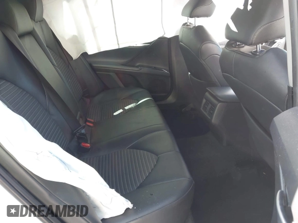 2018 Toyota Camry LE z VIN 4T1B11HKXJU146770, wystawiony jako IAAI lot #41708233 z przebiegiem 106 172 mil mil oraz . Historia ofert i sprzedaży dostępna na DreamBid. Obrazek 8.