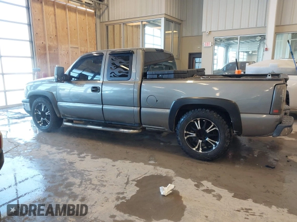 2006 Chevrolet Silverado 1500 Work Truck with VIN 1GCEC19X76Z300027, listed as a IAAI auction lot 41378404 with 171,637 mi miles. Bid and sale history available at carsss.com. Image 15.