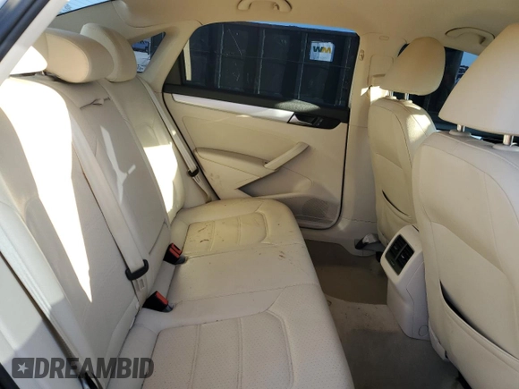 2013 Volkswagen Passat SE with VIN 1VWBH7A34DC021793, listed as a Copart auction lot 43985805 with 183,463 mi miles and Salvage Title. Bid and sale history available at carsss.com. Image 10.