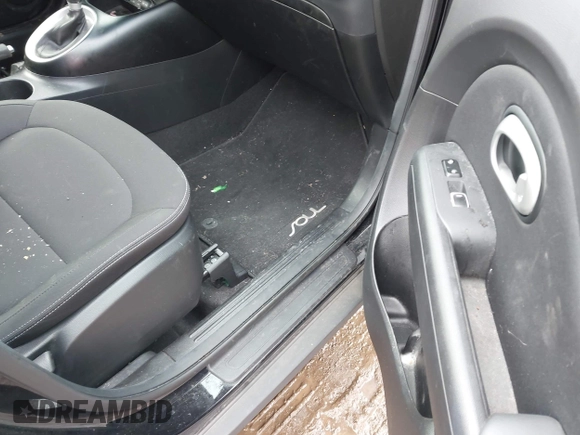 2018 Kia Soul with VIN KNDJN2A20J7593031, listed as a IAAI auction lot 41687316 with 26,133 mi miles. Bid and sale history available at carsss.com. Image 5.