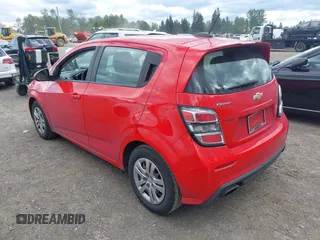 2020 Chevrolet Sonic LT z VIN 1G1JG6SB2L4115688, wystawiony jako IAAI lot #42326438 z przebiegiem 33 871 mil mil oraz . Historia ofert i sprzedaży dostępna na DreamBid. Obrazek 3.