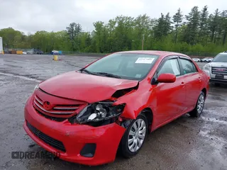 2013 Toyota Corolla L z VIN 2T1BU4EE7DC944351, wystawiony jako IAAI lot #42317905 z przebiegiem 115 632 mil mil oraz . Historia ofert i sprzedaży dostępna na DreamBid. Obrazek 2.