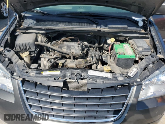 2010 Chrysler Town & Country Touring z VIN 2A4RR5D11AR301021, wystawiony jako Copart lot #61677465 z przebiegiem 173 211 mil mil oraz Czysty tytuł • Clean title. Historia ofert i sprzedaży dostępna na DreamBid. Obrazek 12.