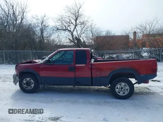 2002 GMC Sonoma SL Fleet with VIN 1GTCS19W228217168, listed as a IAAI auction lot 41615959 with 138,864 mi miles. Bid and sale history available at carsss.com. Image 15.
