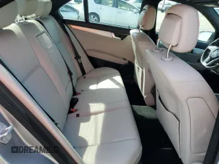 2013 Mercedes-Benz C 250 Sport z VIN WDDGF4HB5DR247239, wystawiony jako Copart lot #55534235 z przebiegiem 150 674 mil mil oraz Szkoda całkowita • Salvage title. Historia ofert i sprzedaży dostępna na DreamBid. Obrazek 10.