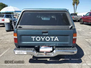 1994 Toyota Pickup DLX z VIN 4TARN81P2RZ175695, wystawiony jako Copart lot #50415385 z przebiegiem 258 048 mil mil oraz Szkoda całkowita • Salvage title. Historia ofert i sprzedaży dostępna na DreamBid. Obrazek 6.