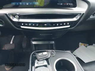 2024 Cadillac LYRIQ Luxury z VIN 1GYKPPRK1RZ109216, wystawiony jako IAAI lot #42180416 z przebiegiem 13 470 mil mil oraz . Historia ofert i sprzedaży dostępna na DreamBid. Obrazek 11.