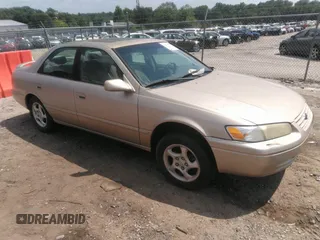 1998 Toyota Camry LE z VIN 4T1BF22K5WU068342, wystawiony jako IAAI lot #42419773 z przebiegiem 232 478 mil mil oraz . Historia ofert i sprzedaży dostępna na DreamBid. Obrazek 1.