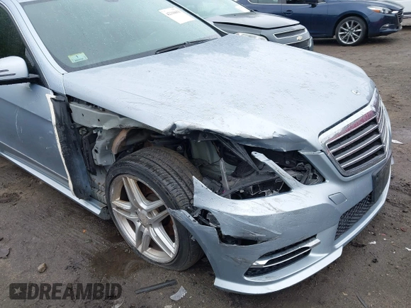 2013 Mercedes-Benz E 350 Luxury z VIN WDDHF8JB2DA675225, wystawiony jako IAAI lot #42316651 z przebiegiem 127 087 mil mil oraz . Historia ofert i sprzedaży dostępna na DreamBid. Obrazek 6.